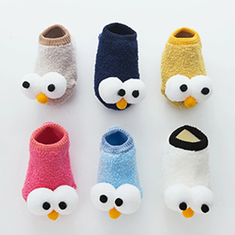 Носочки для новорожденных с мультяшными большими глазами животных на полу зимой для мальчиков и девочек от 0 до 3 лет, с антипрокладочной подошвой и теплыми - "Q30".