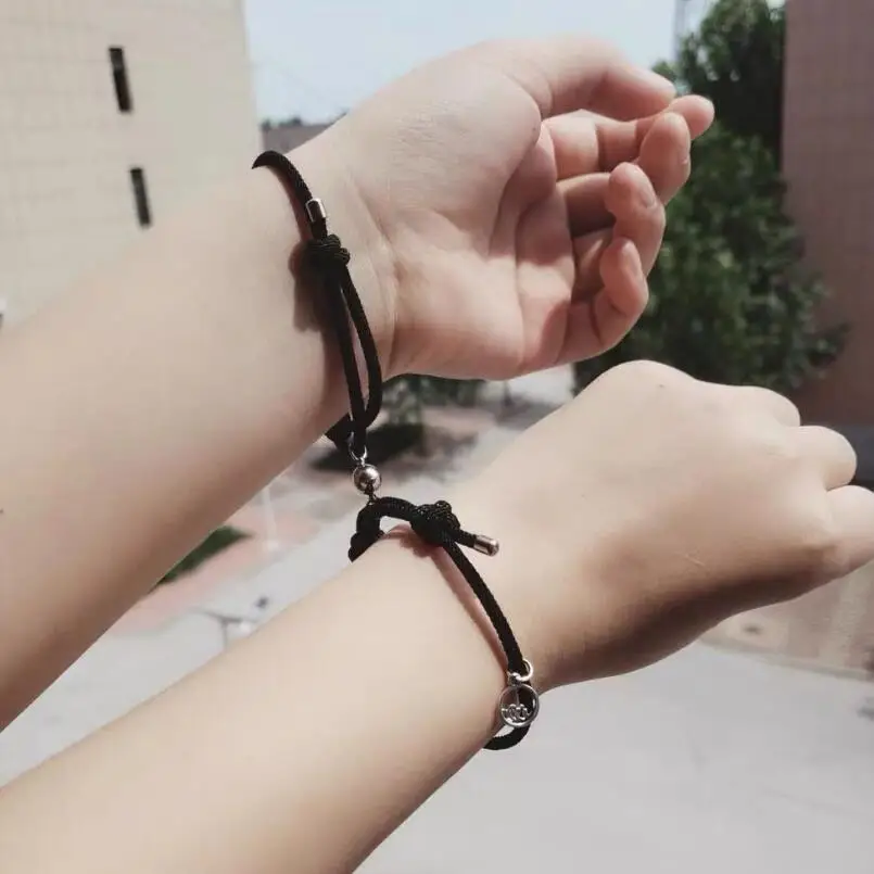 

2020 ins Hot Sale Couple Magnet Attract Each Other Creative Couple Bracelet Men and Women Charm Girl Bracelet Jewelry Lover Gift