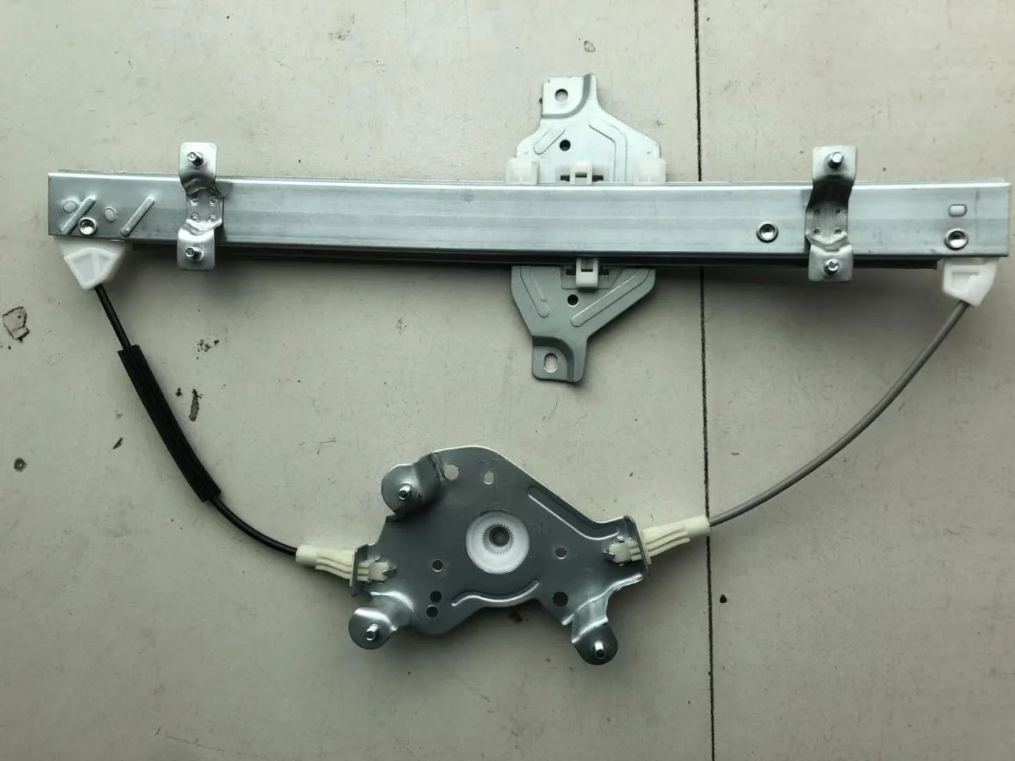 Window regulator Bracket Left Right Front Rear side for Chinese Chevrolet sail Auto car motor part 9031152