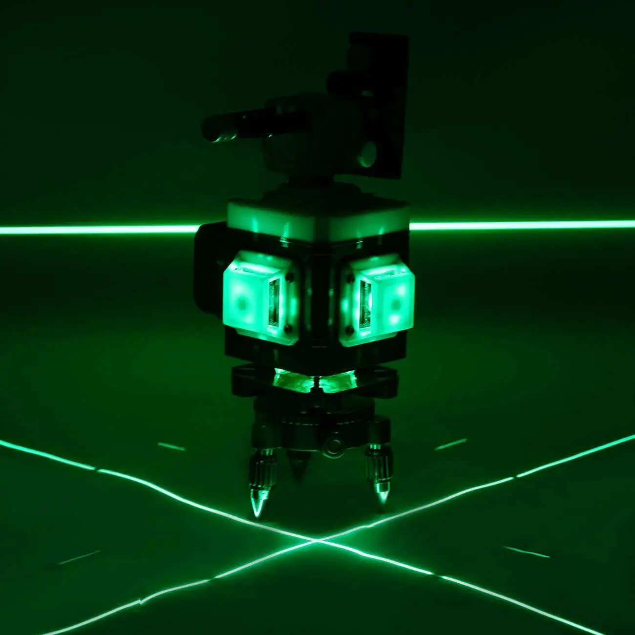

Yonntech 12 Lines 3D Green Laser Level Nivel lser IP5 Auto Self-Leveling With remote control Fixed plate