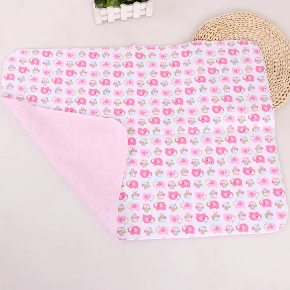 Pa&ntilde;al impermeable de 30x45cm para beb&eacute;, almohadilla aislante reutilizable con estampado de dibujos animados, cambiador de orina infantil, suave, para el hogar-3