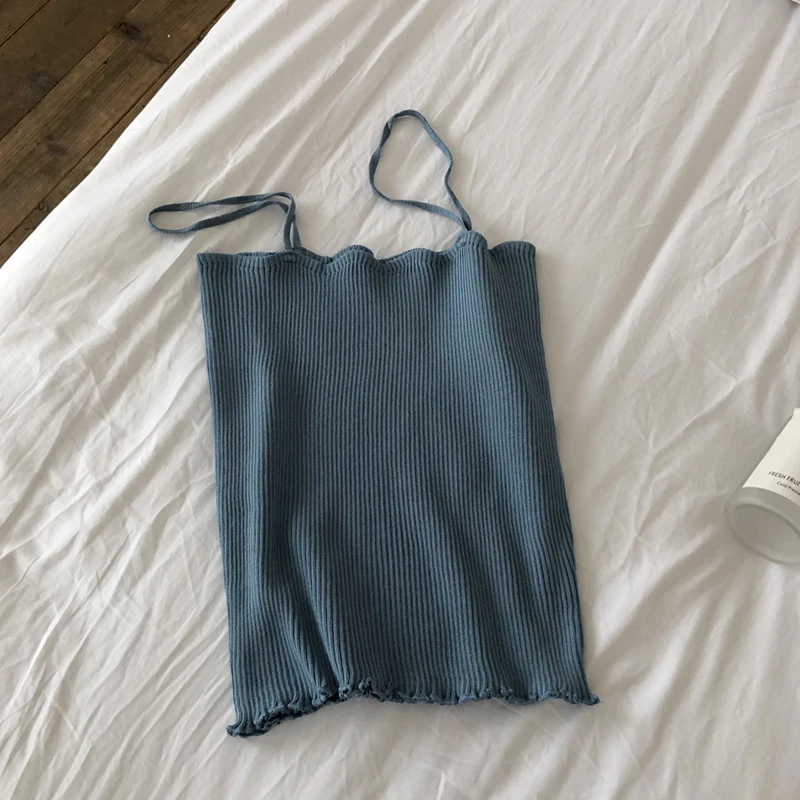 Майка на бретелях-спагетти однотонная короткая женская летняя пикантная тонкая