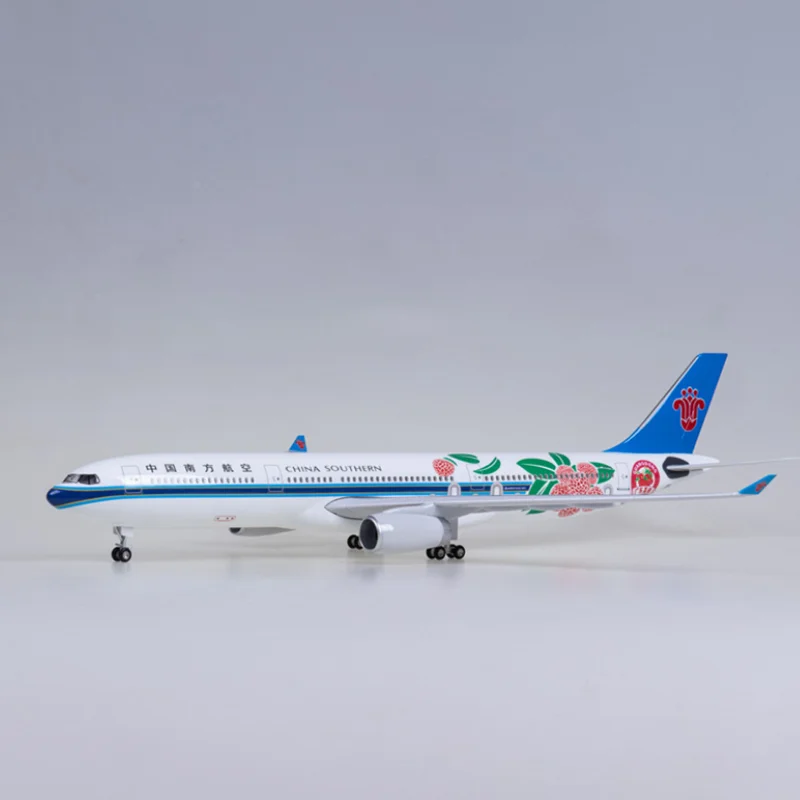 

47CM 1:135 Scale 330 A330 Model AIR China SOUTHERN Airlines Airway W Base Wheel Lights Resin Aircraft Plane Toy for collections