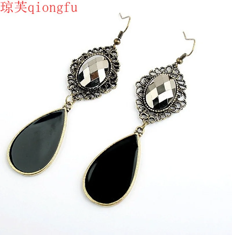 

2021 Korean Fashion Jewelry Palace Retro Water Drop Gemstone Black Oil Drop Hollow Earrings Earrings