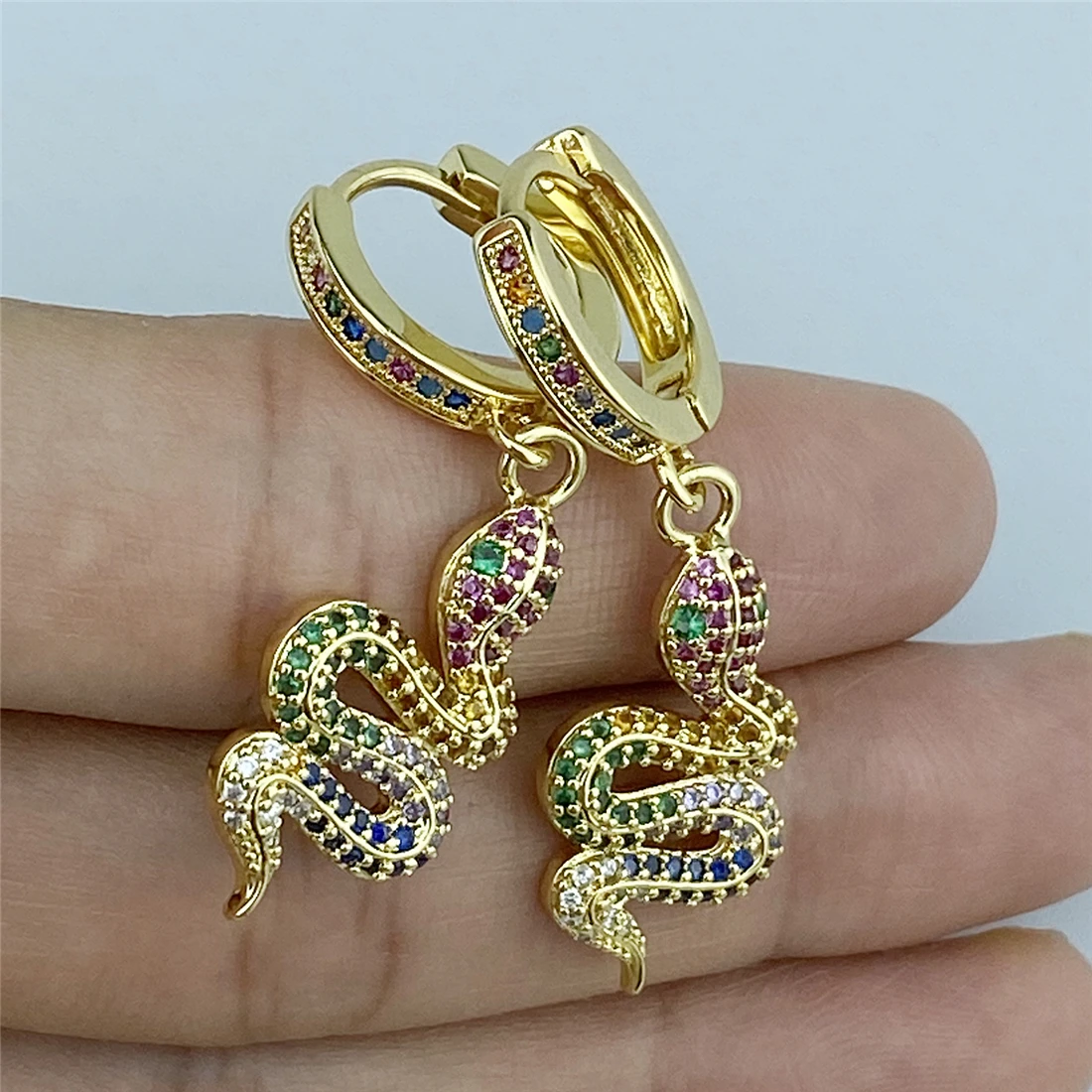

Fashion Snake Shape Earrings Luxury Rainbow AAA Zirconia Statement Charm Copper Earrings for Women Wedding Party Gift