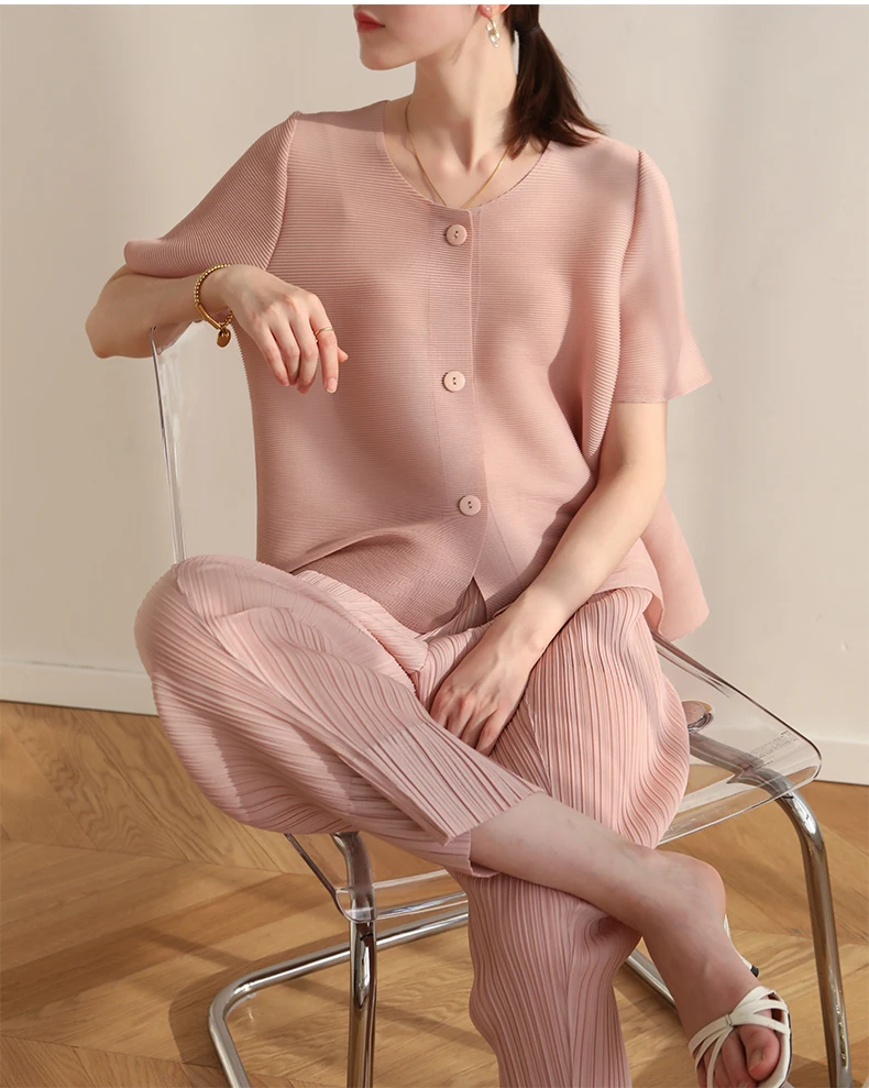 Trendy 2020 Issey Miyake pleated summertime plus-size loose T-shirt Super Shinmei fashion short-sleeved