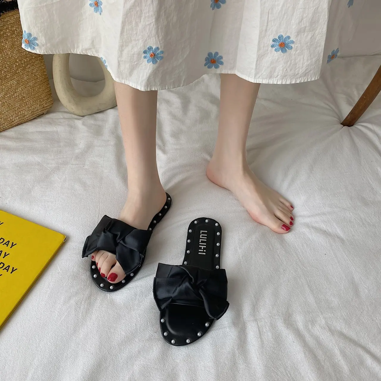 

Shoes Butterfly-Knot Woman's Slippers Low Slides Fashion 2021 Flat Summer Luxury PU Rubber Basic Butterfly-knot Shoes Slippers C