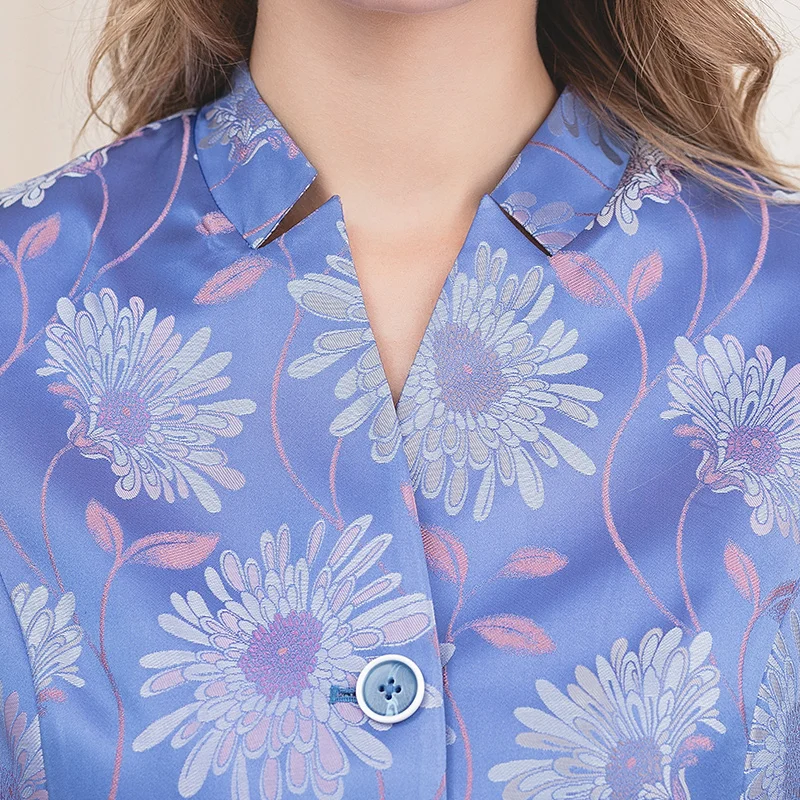 

VOA Blue Chrysanthemum 30mm Yarn-Dyed Silk Heavy Long-Sleeved Stand Collar Single-Breasted Crisp Draping Slim Coat W390