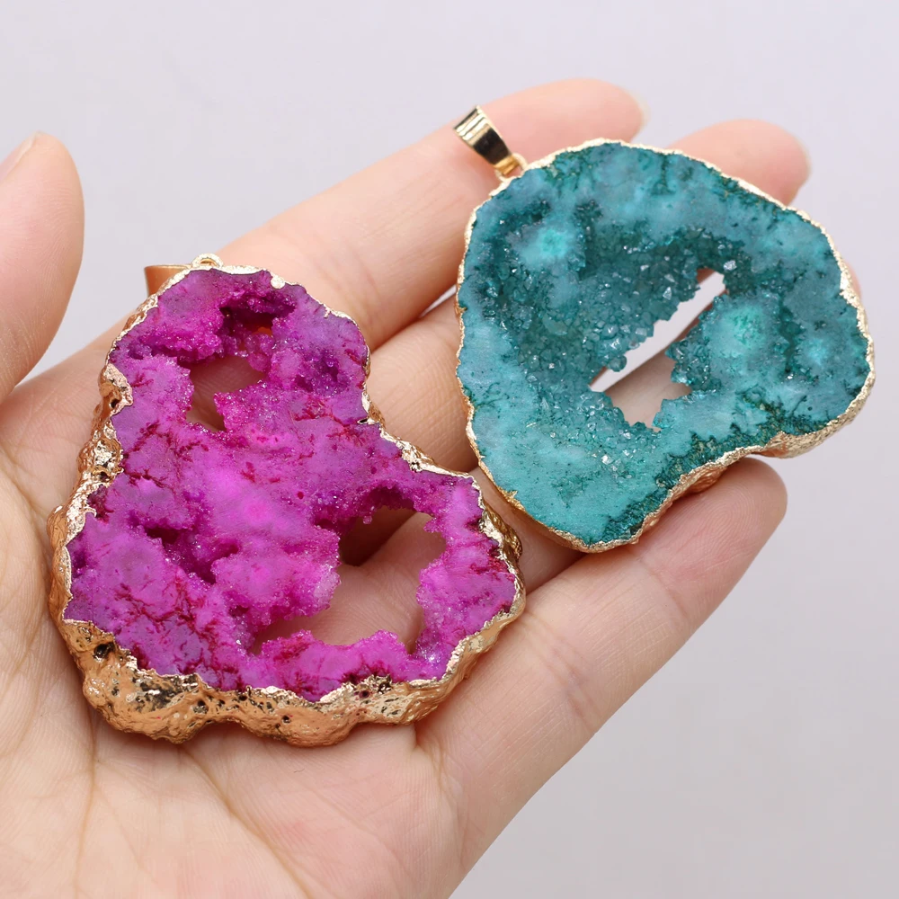 

Natural Semi-precious Stone Irregular Shape Crystal Bud Gilt Edge Pendant for DIY Jewelry Making High Quality Size 40x30x6mm