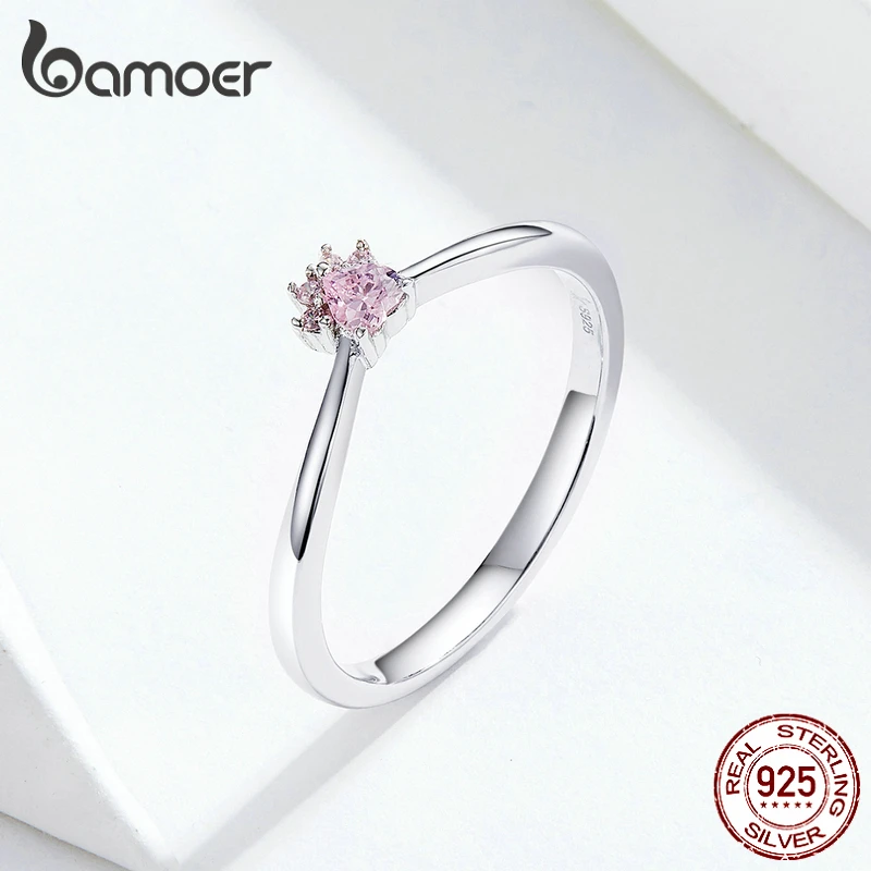 Комплект женских ювелирных изделий из кольца и сережек под серебро | Украшения