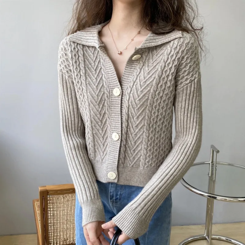 

2021 Autumn Twist Women Knitted Sweater Turn Down Collar Long Sleeve Short Sweater Cardigan Winter Warm Female Cardigan Coat
