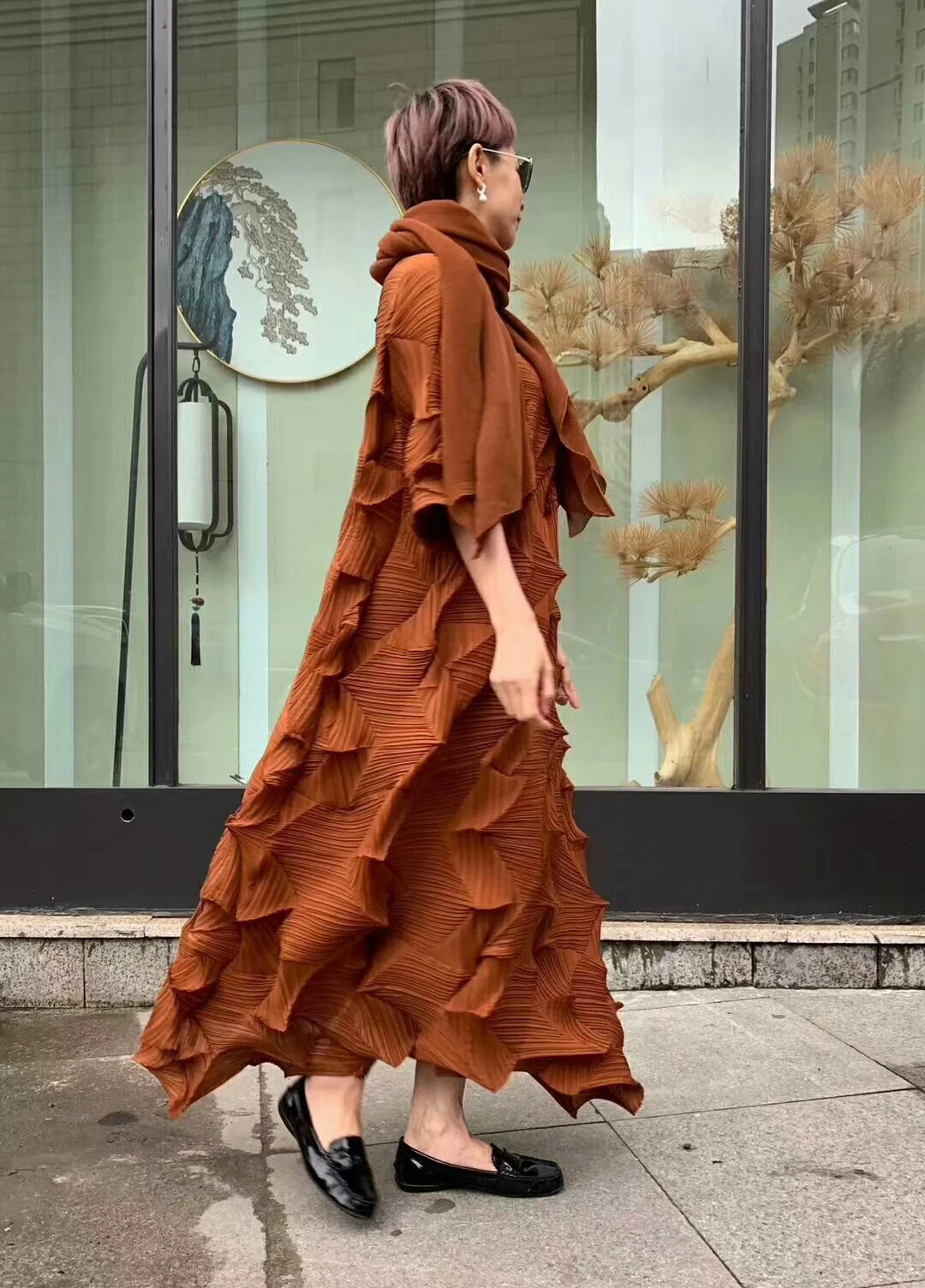 Горячая Miyake модное плиссированное платье со складками и бриллиантами, одноцветное Свободное длинное платье со стоячим воротником