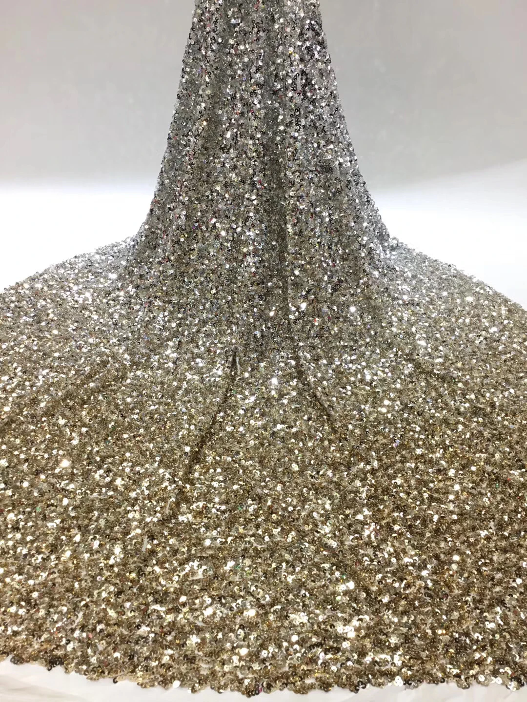 

Newly Designed African Lace Fabric Wholesale French Lace Fabric High Quality Nigerian Tulle Sequin Lace Fabric T35771