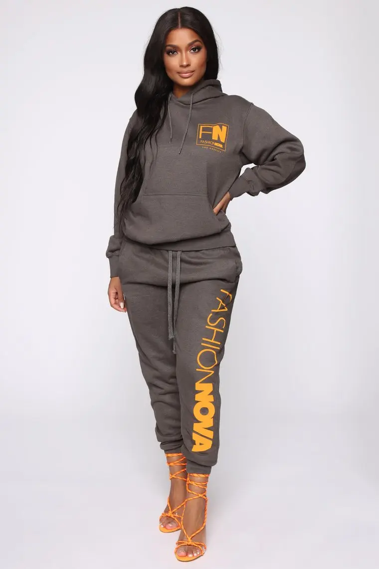 Женский спортивный костюм повседневный укороченный со свитшотом с длинным