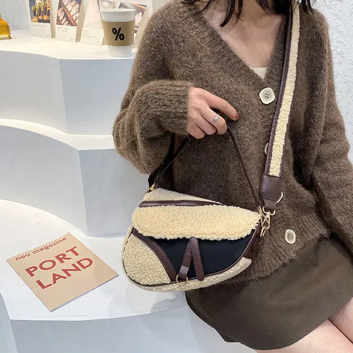 

Women Lamb Plush Bag 2021 New Single Shoulder Messenger Bag Women's Armpit Retro Saddle Bag for Banquet