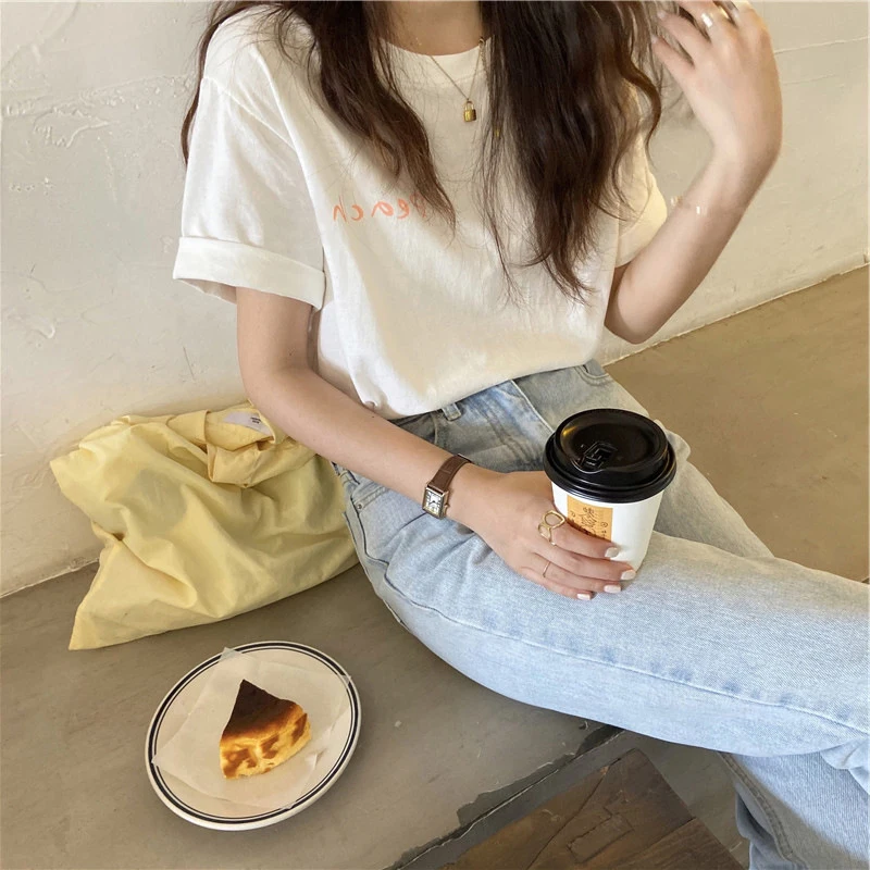 Женская футболка с мультяшным принтом разноцветная коротким рукавом и