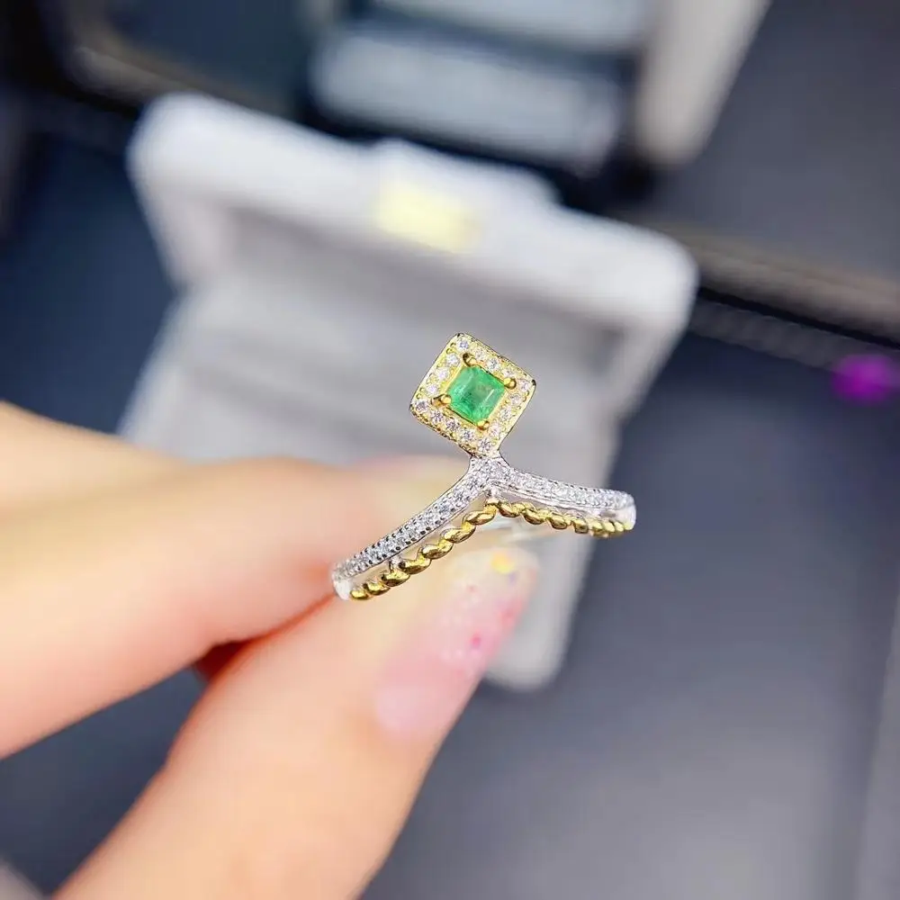 

Кольцо женское из серебра 925 пробы, с изумрудом