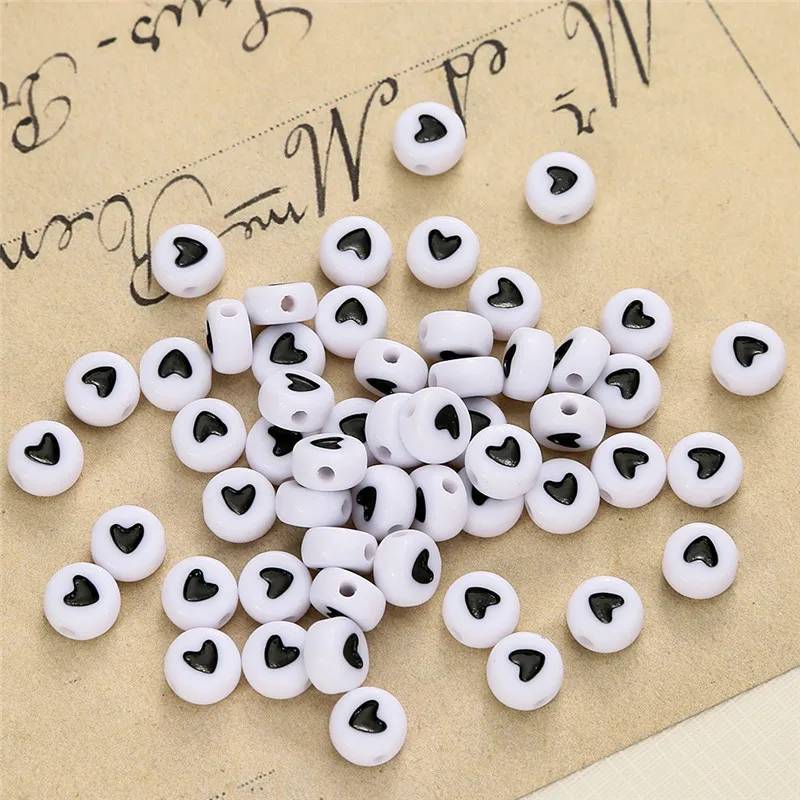 Шкатулка для бусин с буквами английского алфавита белый плоский круглый черный