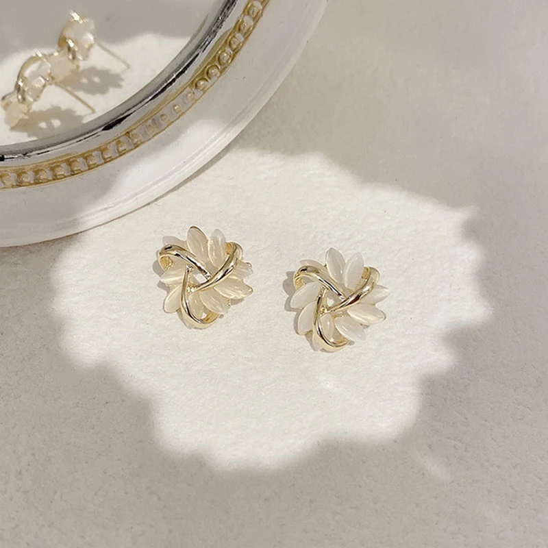 

Elegant and Exquisite Opal Petal Circle Stud Earrings For Woman 2021 New Classic Jewelry Luxury Party Girl's Unusual Earrings