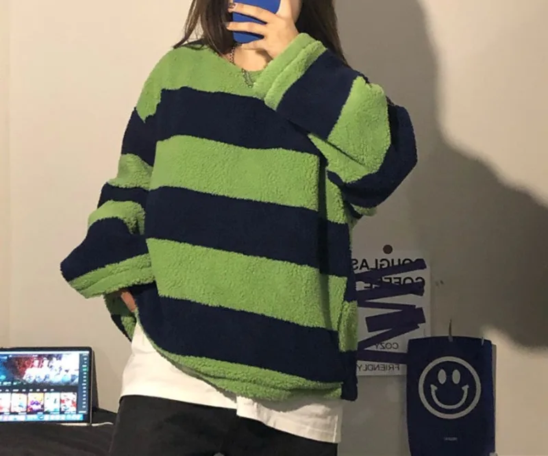 Свободный теплый утолщенный свитер в контрастную полоску с длинным рукавом