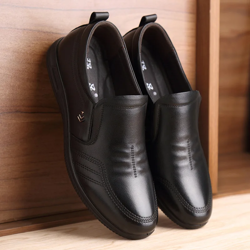 

New men's shoes, leather casual shoes, a pedal soft sole, soft surface, breathable leather shoes, versatile shoes mens shoes
