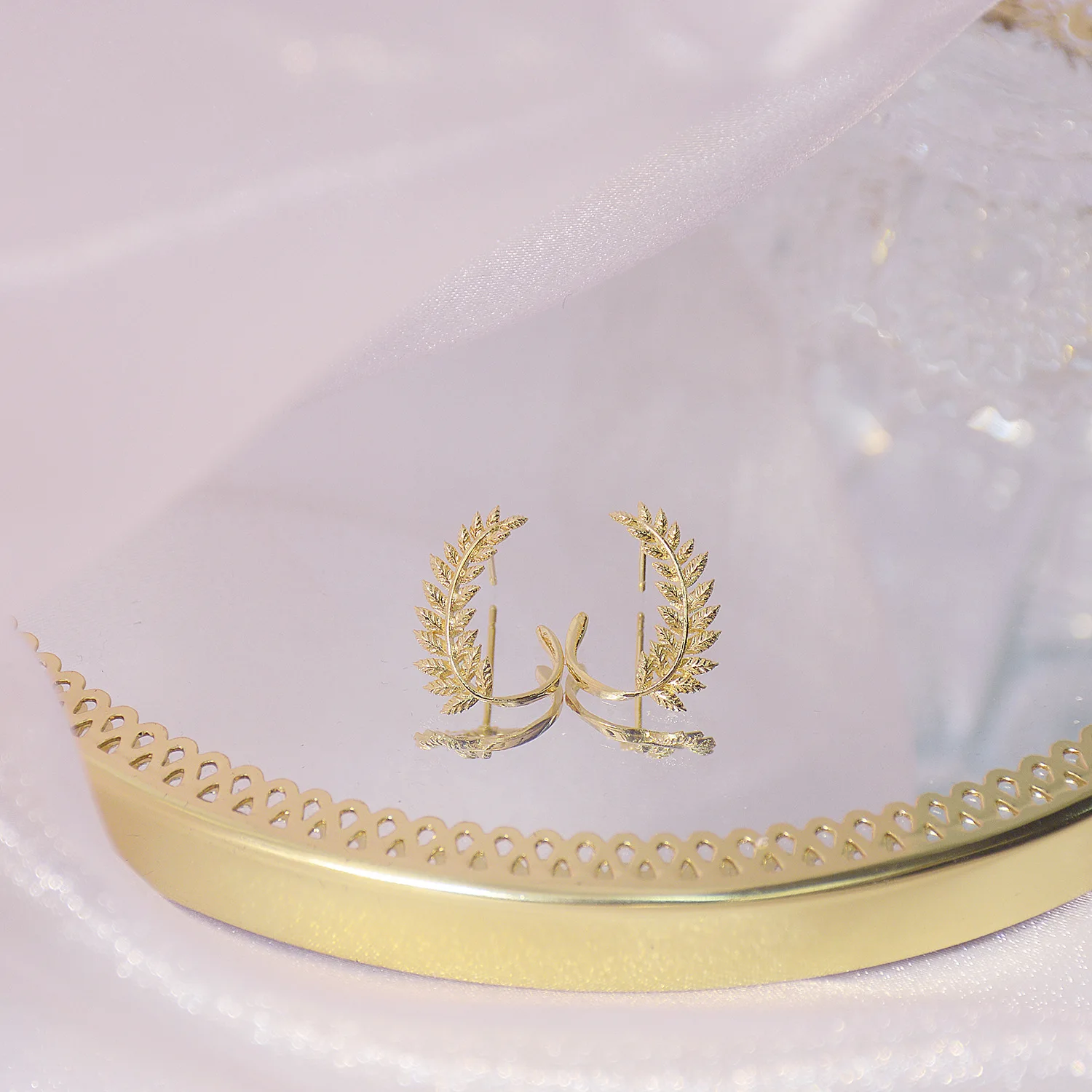 

Корейские новые дизайнерские модные украшения в форме пера, простые блестящие Роскошные серьги в стиле ретро для женщин, праздничные повсе...