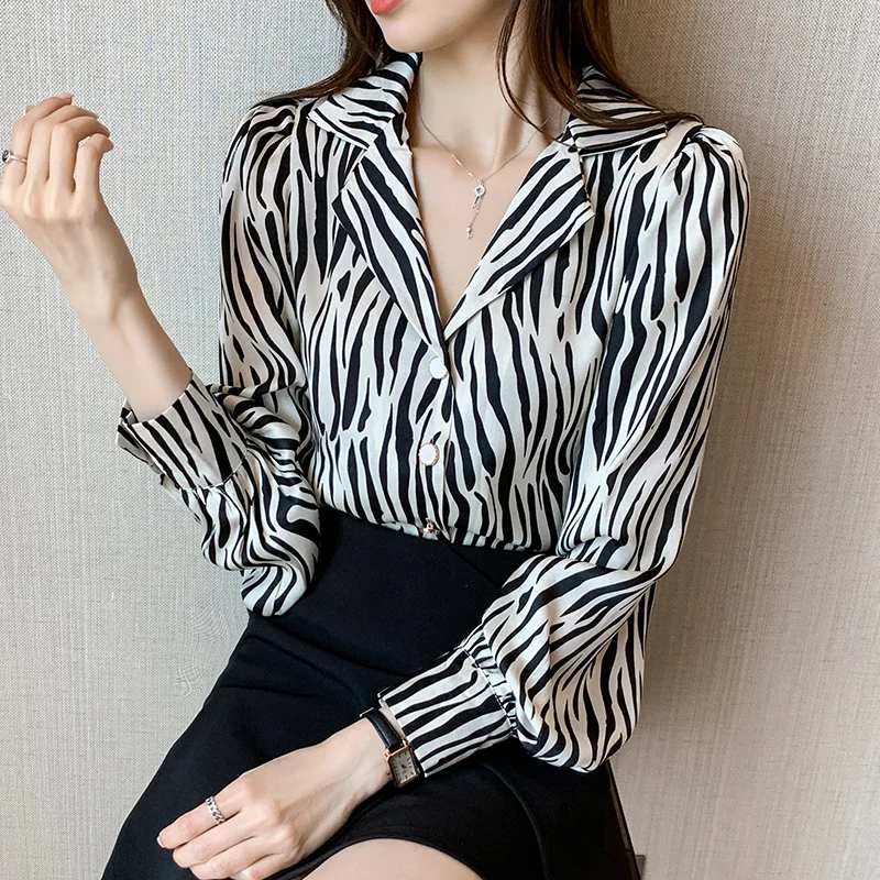 

Zebra pattern long-sleeved shirt women's niche autumn 2021 new retro Hong Kong flavor all-match outer wear top