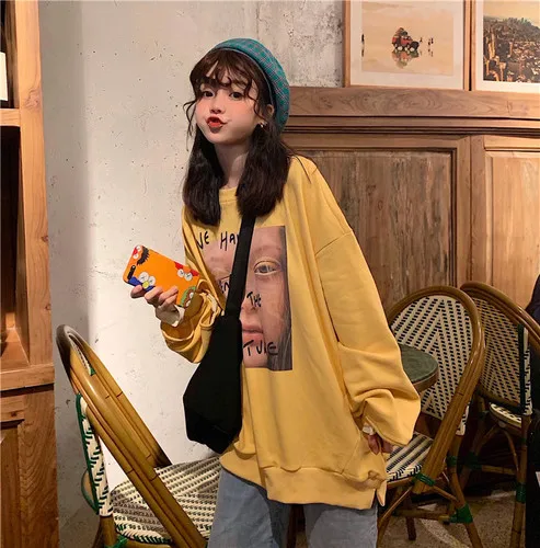 С буквенным принтом и рисунками мультипликационных героев с повседневная