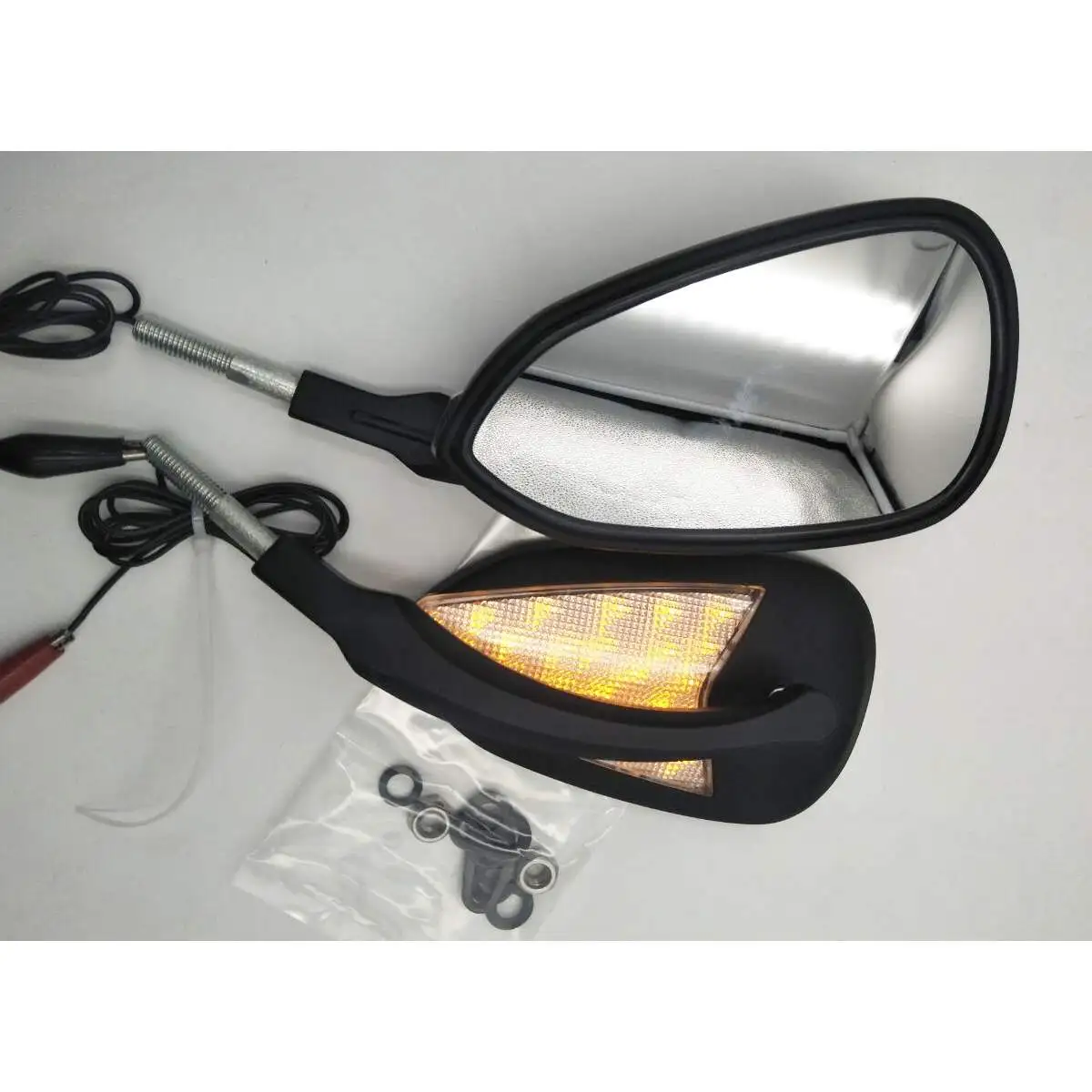 

2pcs Motorcycle Rearview Side Mirror with 24 Led Turn Signal Light Universal Metal Rear view Mirrors Black / Chrome for Harley