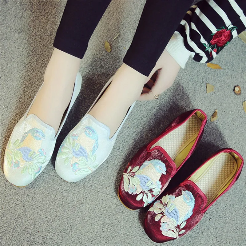

Женские туфли с вышивкой, винтажная повседневная обувь на плоской подошве, мягкая подошва, весна-осень