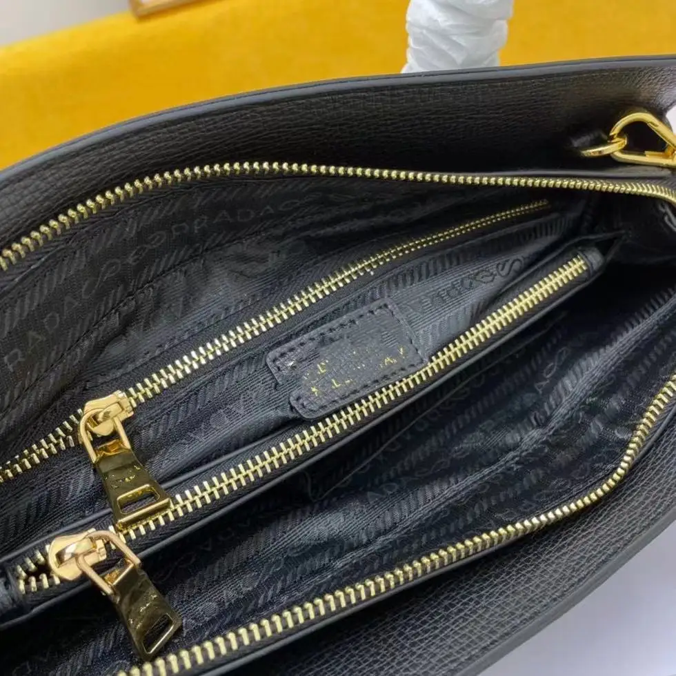 

Female luxury design high-end fashion classic top quality calf leather counter metal perfect design portable and cross-body bags