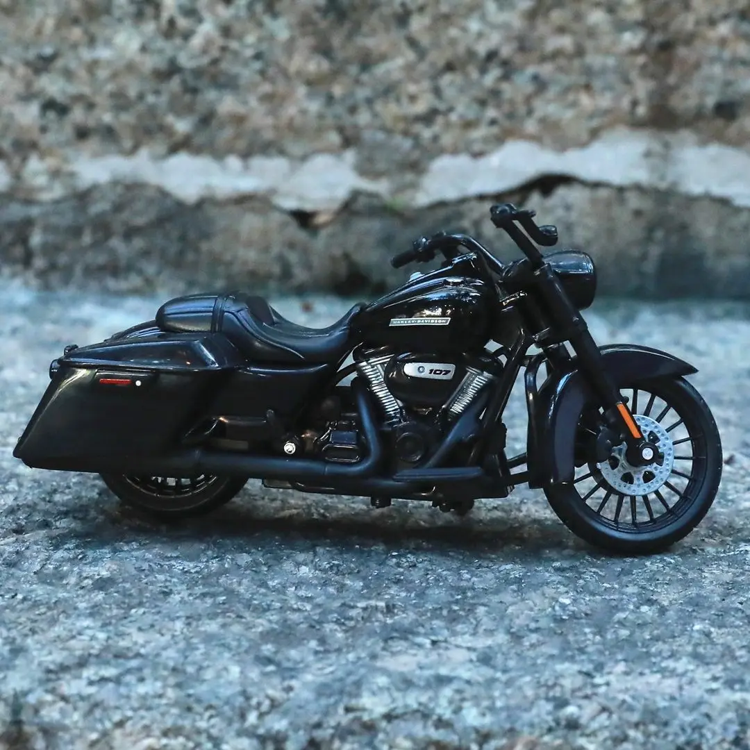 Maisto 1:18 Harley 2017 ROAD KING специальная модель мотоцикла из сплава сувенирная игрушка