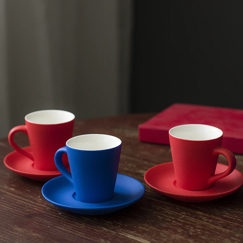 

Мини Керамические кофейные кружки ручной работы в японском простом стиле ретро керамика набор чашек Блюдце Синий Красный цвет 95 мл Посуда д...