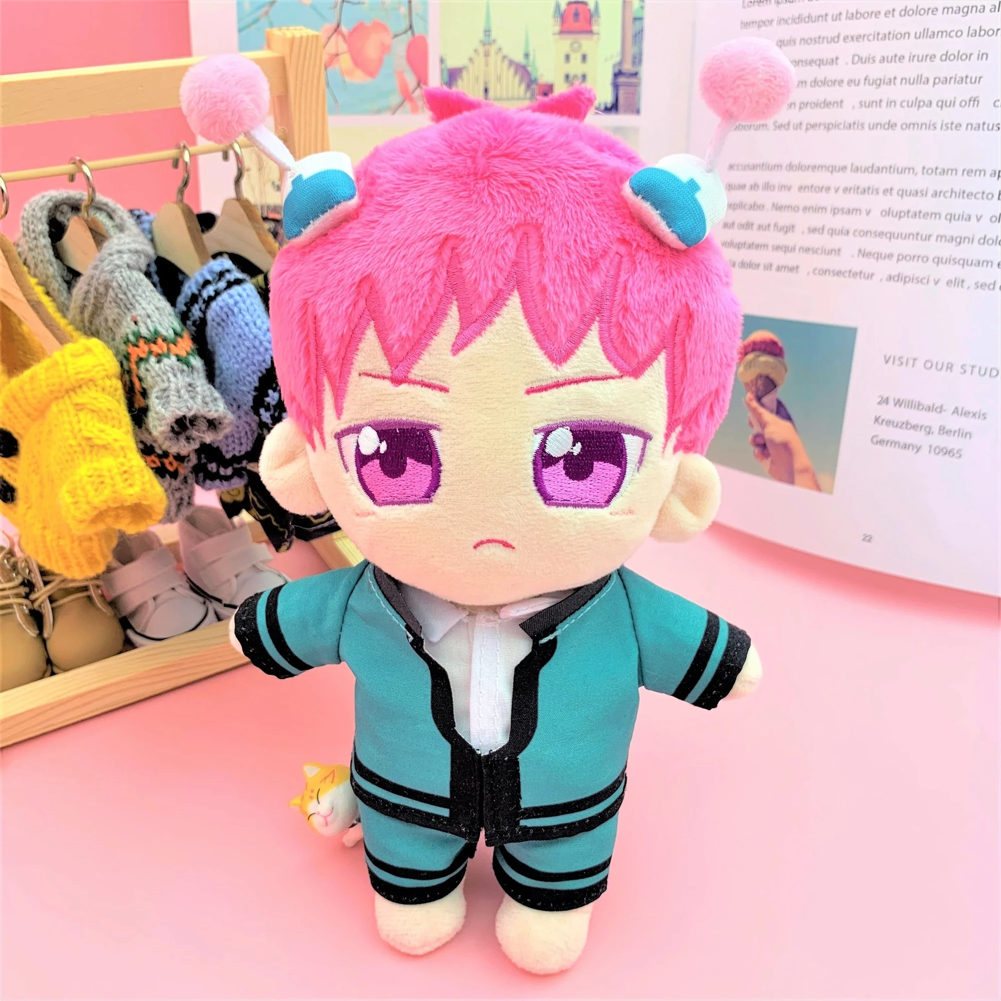 

-Аниме K плюшевые Saiki Uoozii - Saiki K Plushie 7,8 дюйма/20 см с кавайной кукольной одеждой 20 см-милая мягкая аниме-фигурка Saiki K плюшевая