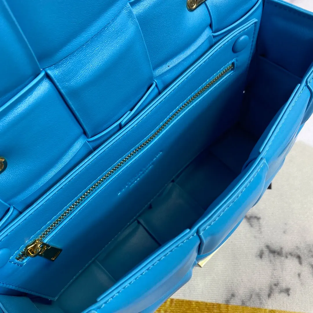 

Fashion female bag 2021 New trendy thick chain woven leather pillow bag female messenger shoulder small square bag