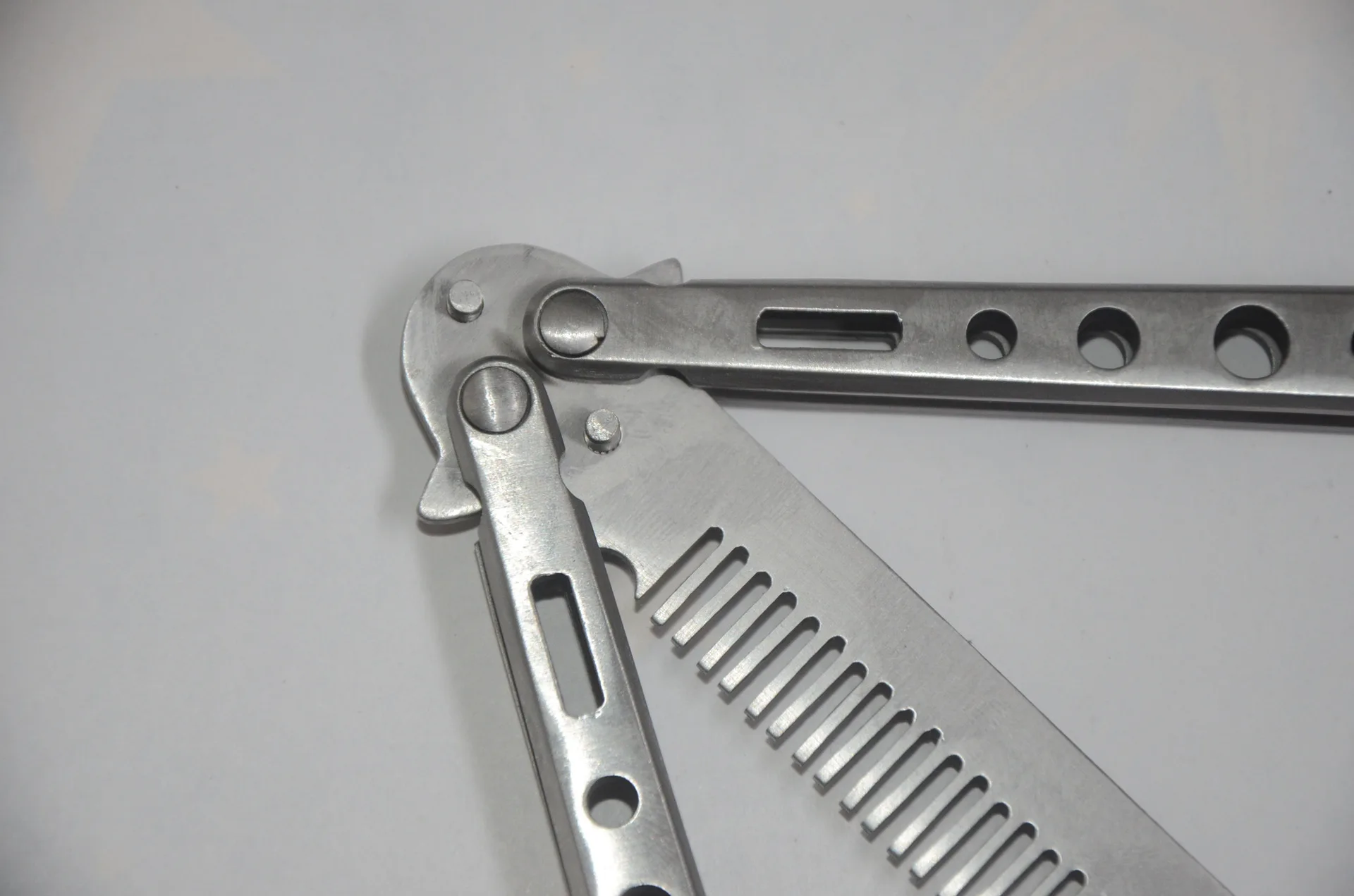 Нож-бабочка без ножа тренировочный нож уличный походный гребень складной из