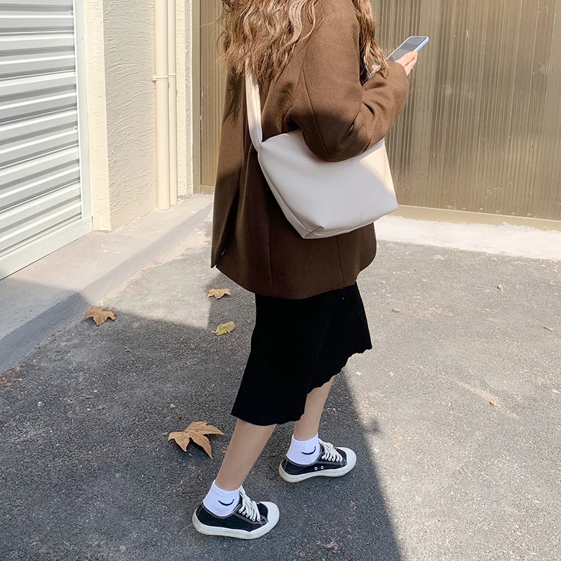 

Design fashion ring diagonal dumpling bag autumn and winter new female bag wild one-shoulder armpit bag