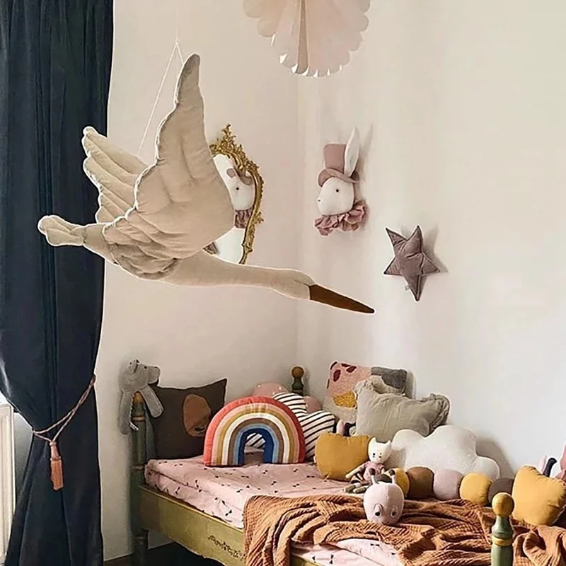 

Настенный подвесной плюшевый лебедь, набивная кукла, тканевый креативный декор для семейной спальни, подвесные украшения, украшение для де...