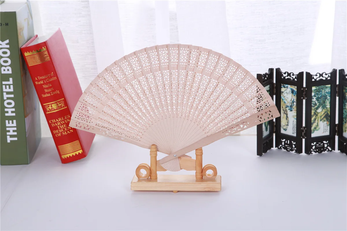 Free shipping Wedding favors 200 / lot silk fan Chinese carved folding fragrance wood hand wedding | Дом и сад