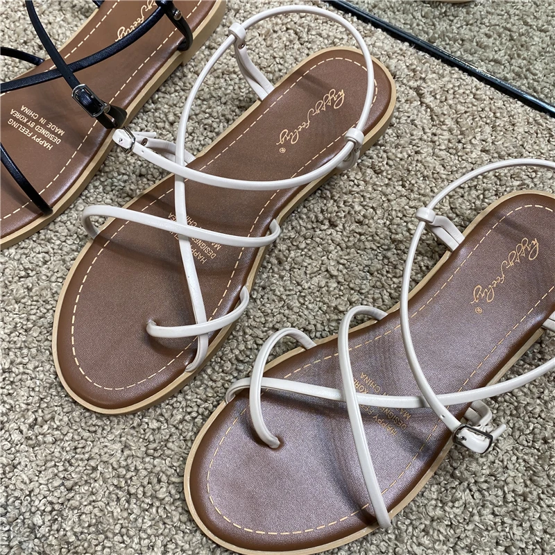 Женские босоножки на плоской подошве DEAT черные из искусственной кожи с круглым