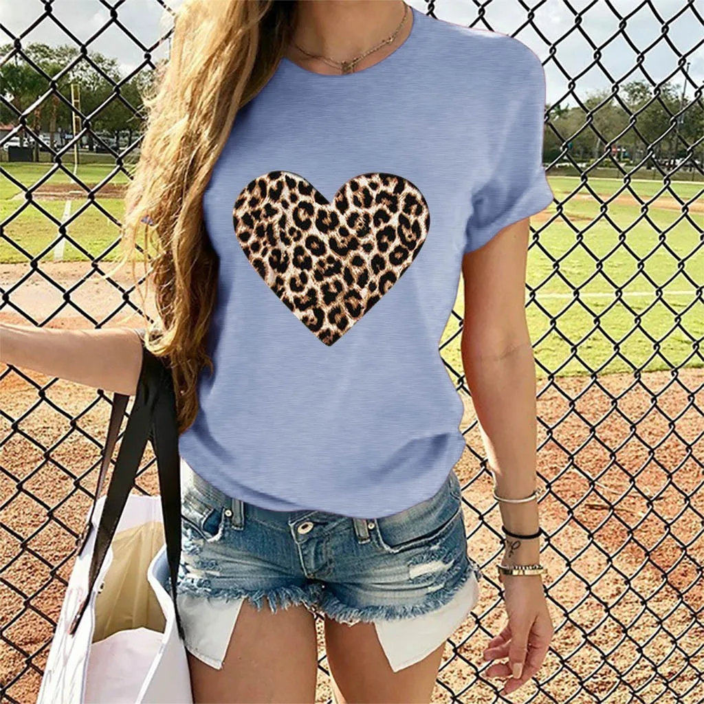 Женская футболка с коротким рукавом и круглым вырезом леопардовым принтом |