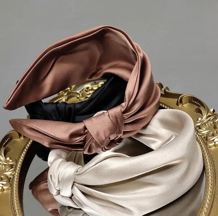 

Retro Korean wide version HAIRBANDS side knotted outside wearing simple hairpin French elegant adult pressing headdress