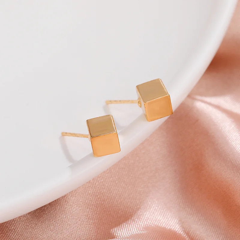 

Earing Pendientes Mujer Moda Metal Stud Earrings Fashion Temperament Solid Square Mini Personality Female Factory Direct Sale