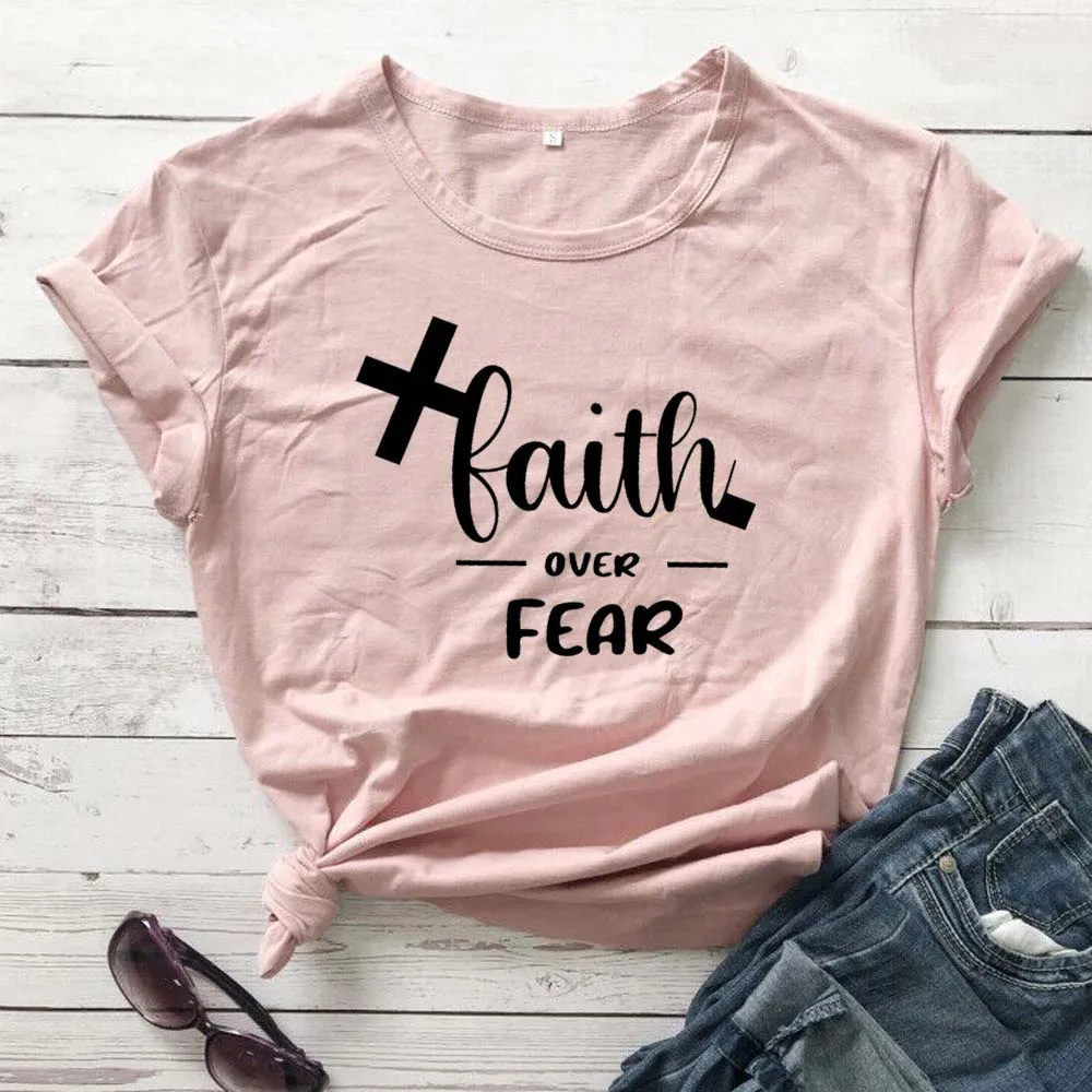 

Женская футболка с надписью вера о страхе крест графика Женская мода религия youngs христианство церковная Цитата Молодежные уличные стильны...