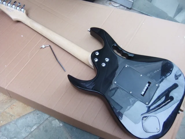 Оптовая продажа новая модель электрогитары серии Jem с цветочным грифом 3 пикапа