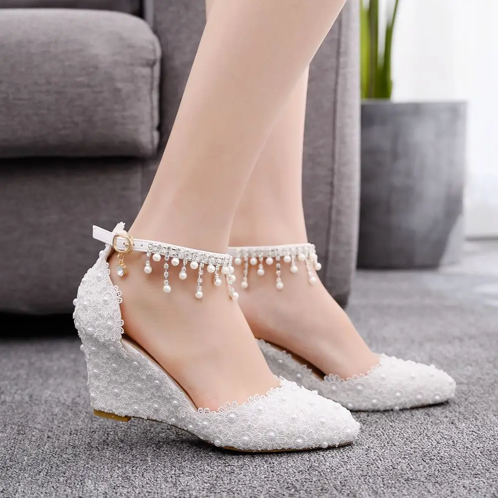 Босоножки женские свадебные с ремешком на щиколотке туфли танкетке кристаллами