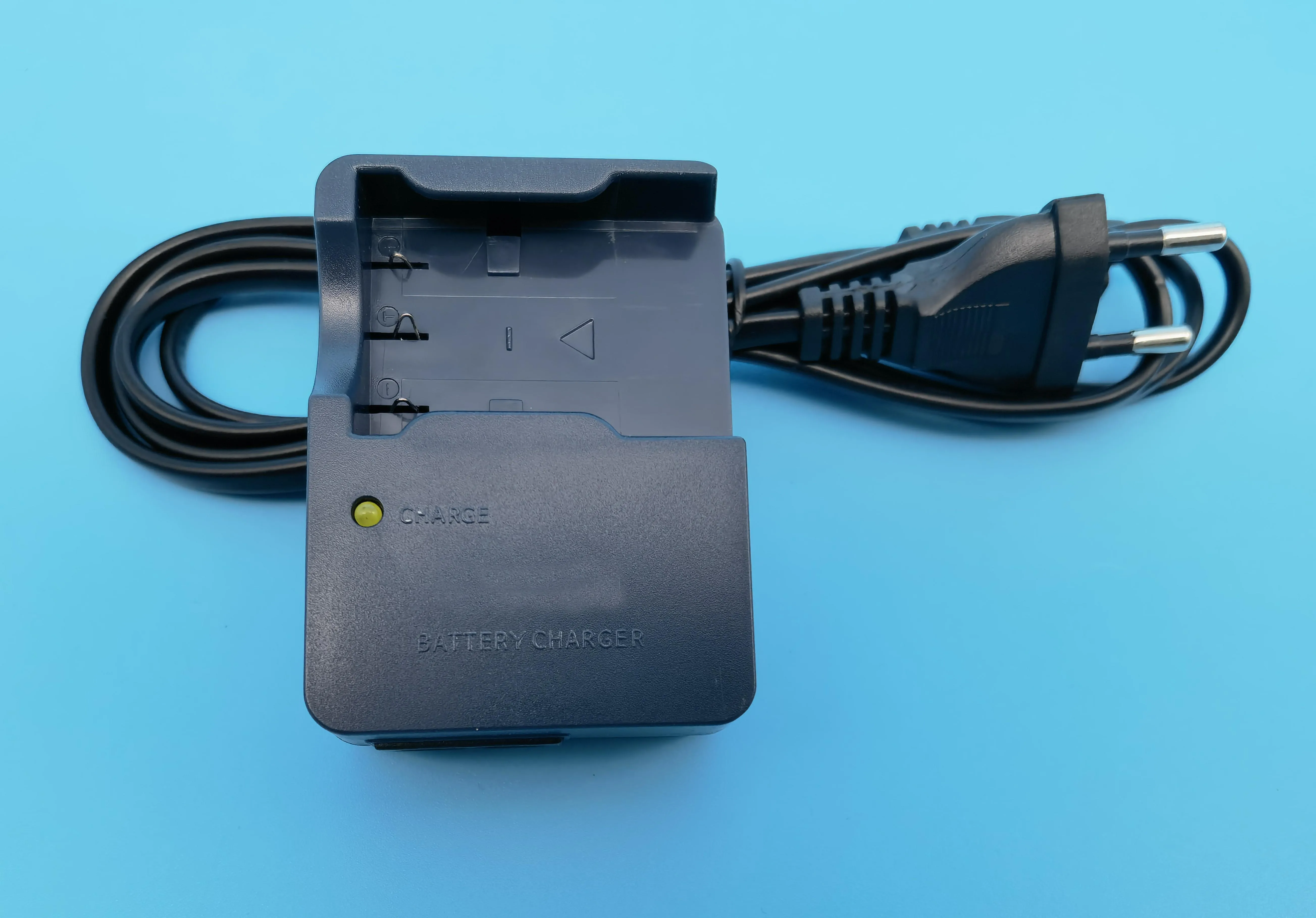 

CB-2LUE Battery Charger for Canon Digital IXUS 600 700 750 IXUS I IXUS II I2 I5 SD100 SD10 SD20 SD110 SD500 SD550 camera