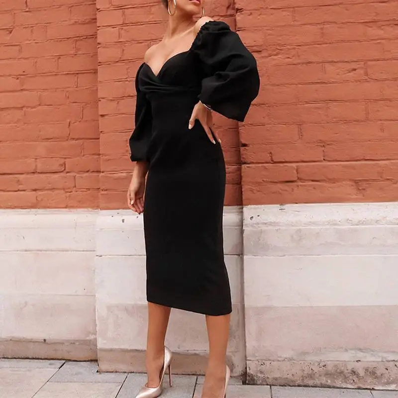 Соблазнительное облегающее платье с открытыми плечами и V-образным вырезом