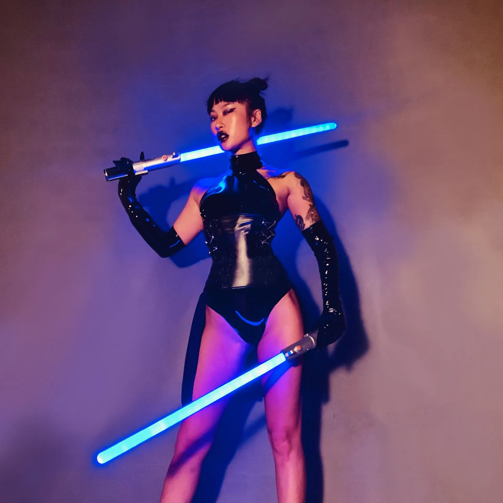 Боди женское черное из искусственной кожи соблазнительный купальник с солдатами