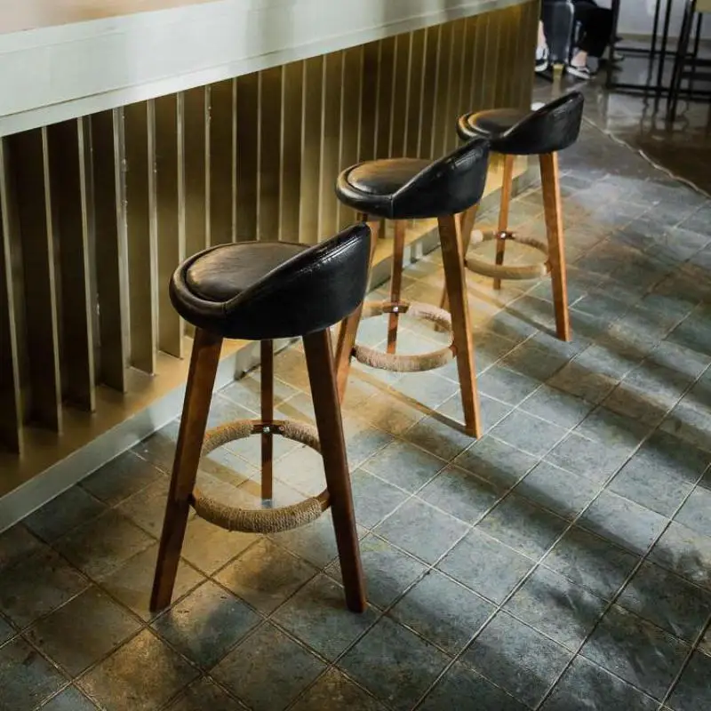 Барный стул из массива дерева на простом высоком планировать домашняя кресло